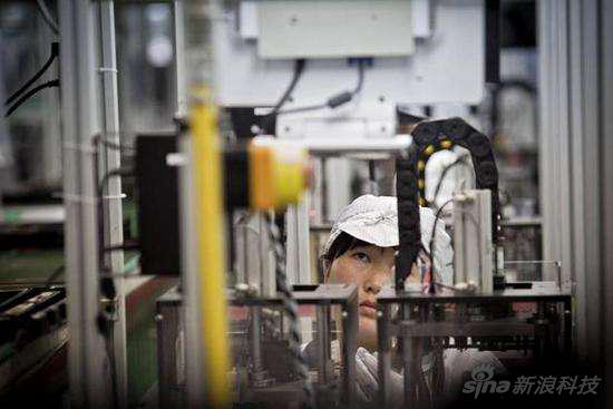 iPhone代工厂里的工人(图片来自网络并非曾本人拍摄)