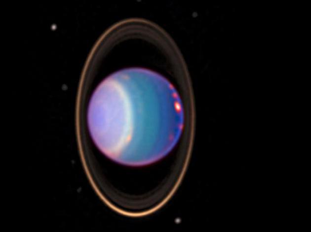 这张近期由哈勃望远镜拍摄的照片中可看出天王星的四圈环状结构和10颗主要卫星。若确实存在更多卫星，它们的直径仅有4至14公里。
