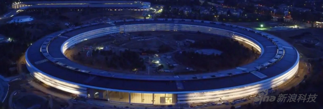夜幕下的Apple Park