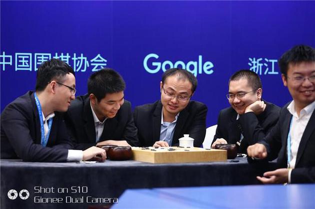 围棋高手:阿法狗击败围棋高手联队棋手:像领先几百年的人类 围棋高手联队 现场图