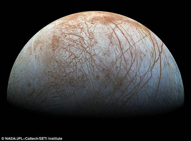 科学家们近日研究了一种自然发生的放射反应,可分解外星球上的水分子、并为微生物提供生命支持。这一发现说明许多星球都可能存在外星生物,如土卫二、木卫二、冥王星、冥卫一、谷神星等。