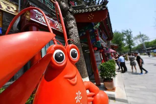 2017年5月1日,北京,簋街举办了开街仪式。图/CFP