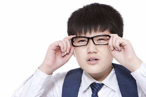 中国青少年近视超7成 青少年近视率排世界第一