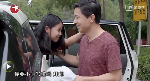 鲁豫有约柳传志 李彦宏(右)和女儿(左)