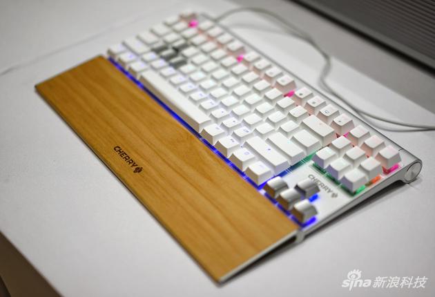 RGB版CHERRY  MX BOARD 8.0