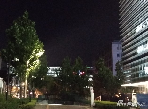 Z2 Play放大夜间样张