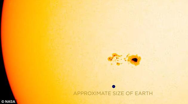 在此之前，太阳连续两天都未出现太阳黑子，这是这之后出现的首批、也是唯一一批太阳黑子。虽然它看上去很小，但大小是相对的。从图中可以看出，该太阳黑子比地球还要大。