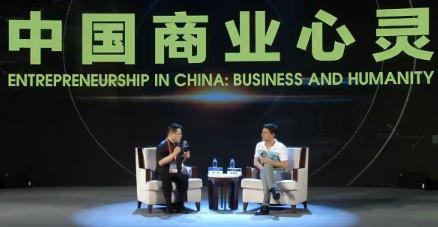 秦朔对话李彦宏(右)
