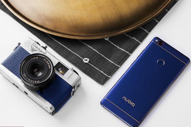 极光蓝版Z17（图片来源：努比亚官网）
