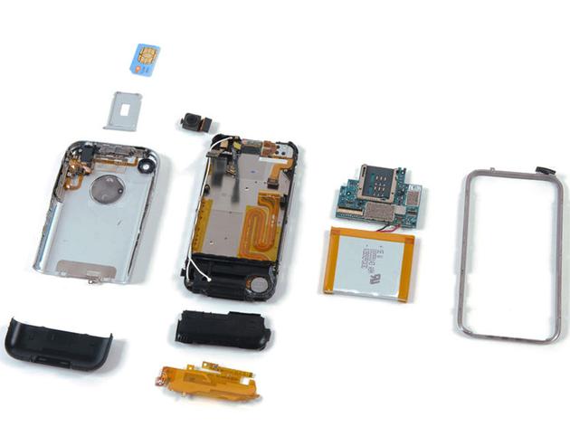 (iPhone 拆解,图片来源:iFixit)