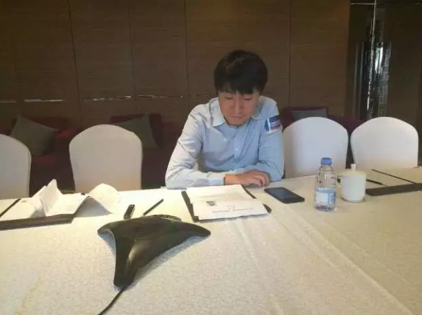 未来论坛青年理事王皓毅电话连线施一公教授