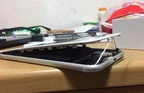 iPhone 8P发售18天7起爆裂：有人防爆炸把手机放锅里