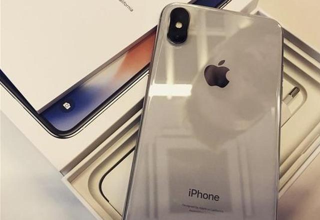 成吨iPhone X已到货 有人忍不住开了个箱