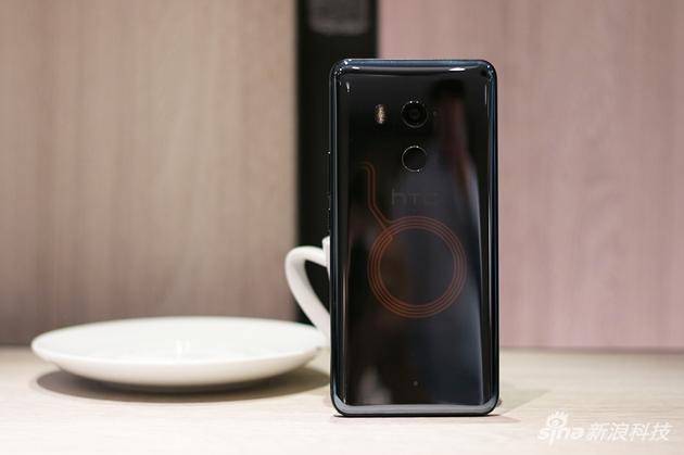 HTC U11 Plus发布:多年前的 透明游戏机 又回来