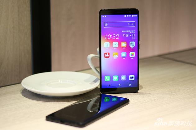 HTC U11 Plus发布:多年前的 透明游戏机 又回来