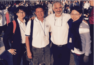 图中为无罪释放后的陈龙綺(左二),台湾冤案平反协会主席(左一),格雷格·汉比基安,以及陈龙綺的妻子。