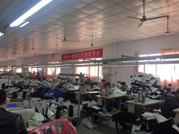 一家正在为双十一备战的淘工厂