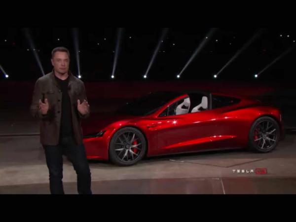 特斯拉发布电动卡车:可自动驾驶 充次电续航8