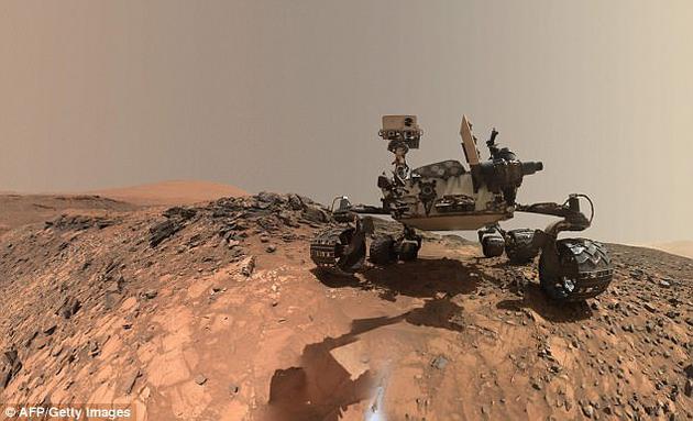 好奇号火星车在夏普山一处名为“Buckskin”的岩石地表进行钻探，它在那里发现了火星可能存在过微生物生命的证据。