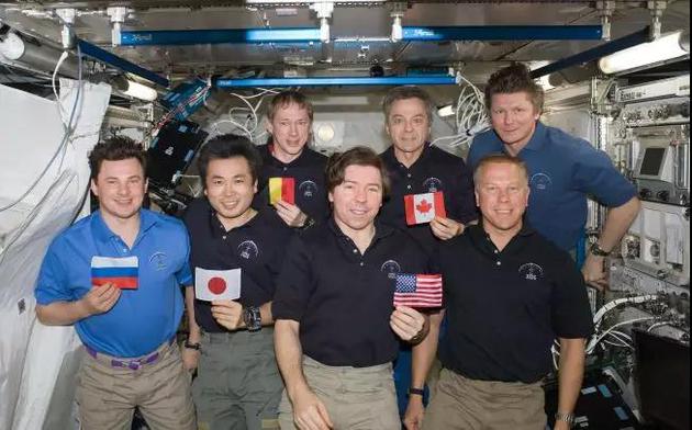 这张照片记录了“远征20号”任务中主要合作国代表的首次共同出镜。