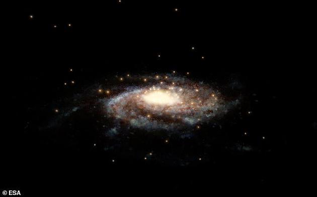 计算表明银河系的质量是太阳质量的8900亿倍，其中93%来自暗物质
