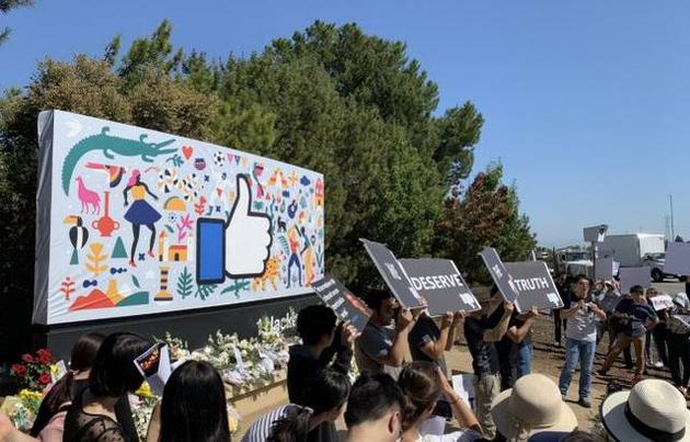9月26日,抗议会现场,右侧拿着话筒的男子为尹伊。图片来自网络