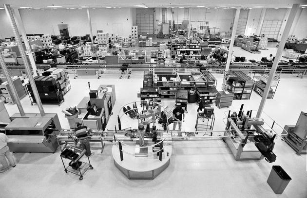 NeXT的制造工厂，采用了机器设备；但与苹果的工厂一样，亦未能长久，摄于1990年12月7日。