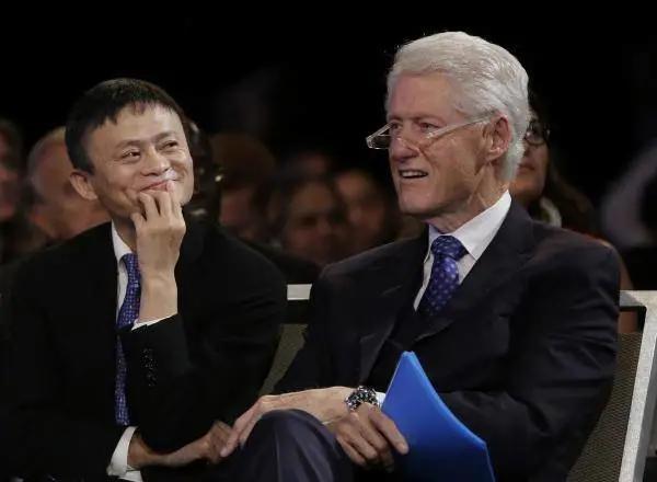 马云与克林顿谈笑风生