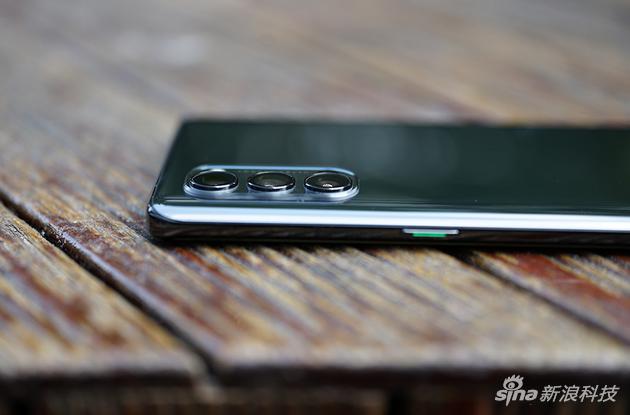 OPPO Reno4 Pro镜头凸起