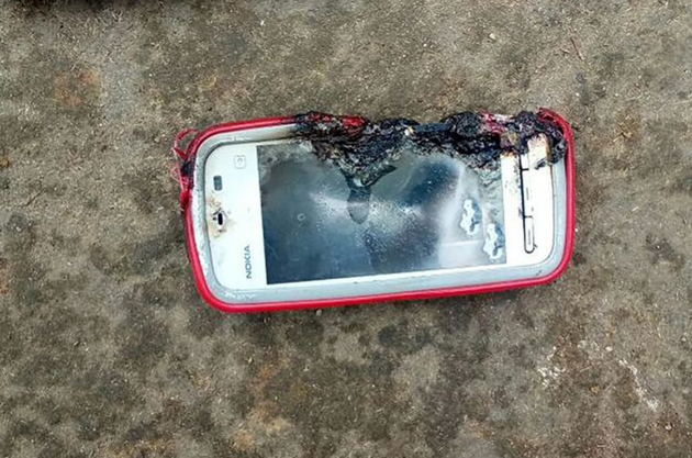 一边充电一边打电话 印度18岁女孩因手机爆炸而身亡