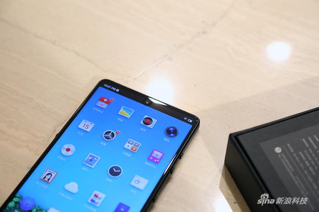 这样就把听筒隐藏起来了