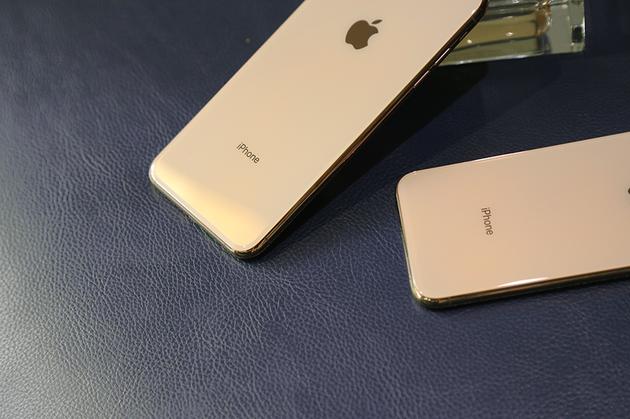 iPhone XS系列两款手机防水级别到了IP68，对比去年有提升