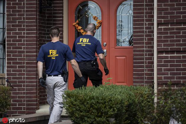 今年8月28日，FBI探员进入UAW主席加里·琼斯家中搜查 @IC Photo