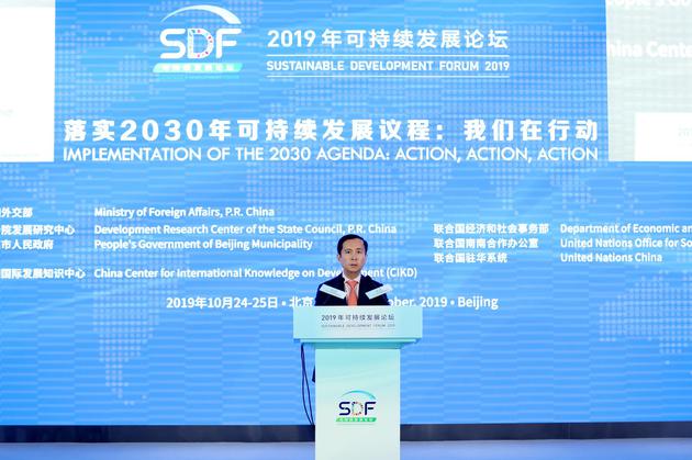 「亚博体育世界杯下载」组图:看威海铁三跑步赛道上的那些“超级力量”