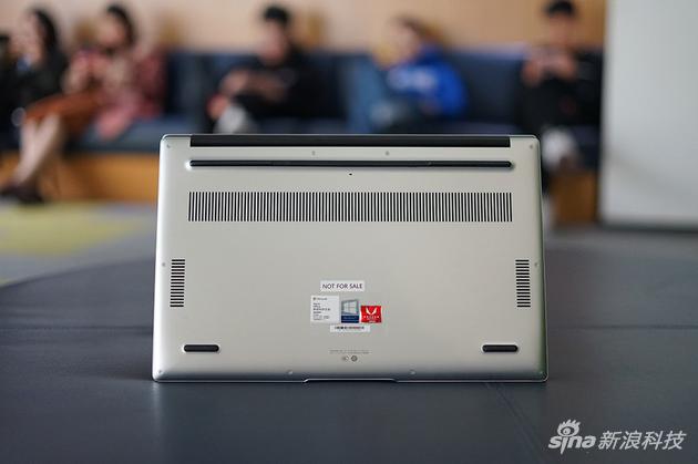 HAAWEI MateBook D 15 锐龙版底面