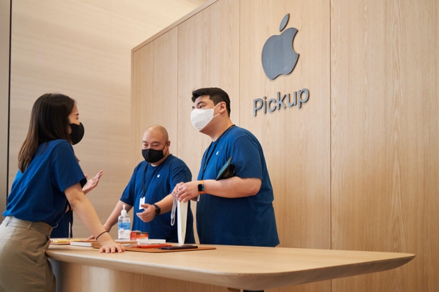 ▲ Apple 明洞店的 Apple Pickup 专区是亚洲首个此类专区