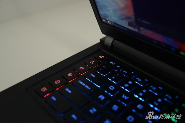 键盘左侧可自定义按键