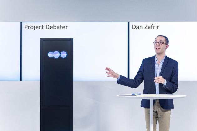 IBM开发AI辩论机器人 轻松说服现场观众
