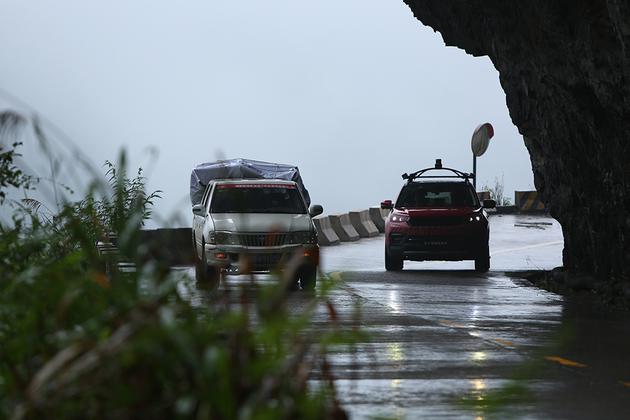 无人车能否主动判断并躲避停在路中的车辆？