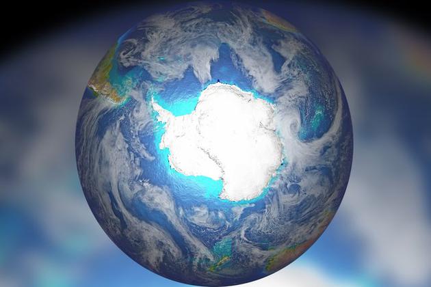 南极冰盖延伸入海时，对地球自转轴倾角的反应最为强烈。