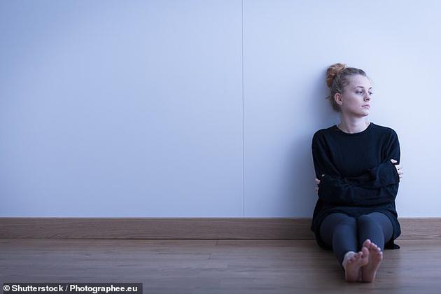 DNA可以解释人类35%的孤独倾向,通过对成年双胞胎的研究,科学家发现那些具有神经质人格特征遗传因素的人群更容易感到孤独。