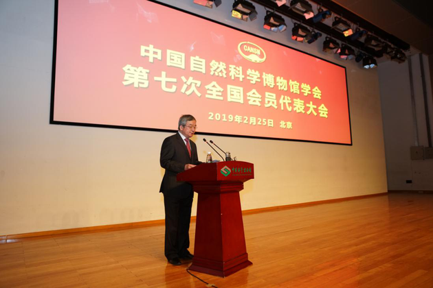 中国青少年科技辅导员协会常务副理事长李晓亮代表全国学会致贺词。
