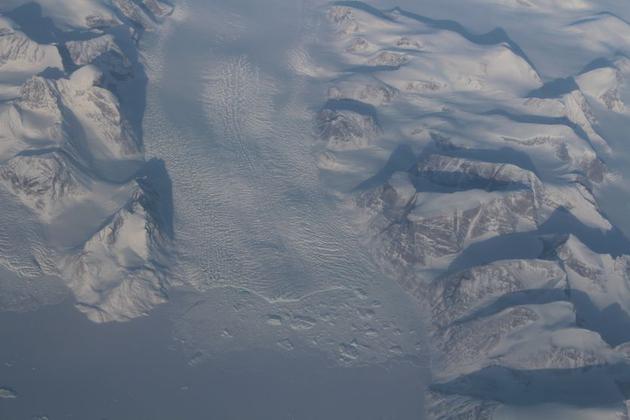 如今地球上只有南极和格陵兰岛的部分地区常年覆有冰盖。但在成冰纪时期，大部分地表都为冰雪所覆盖。