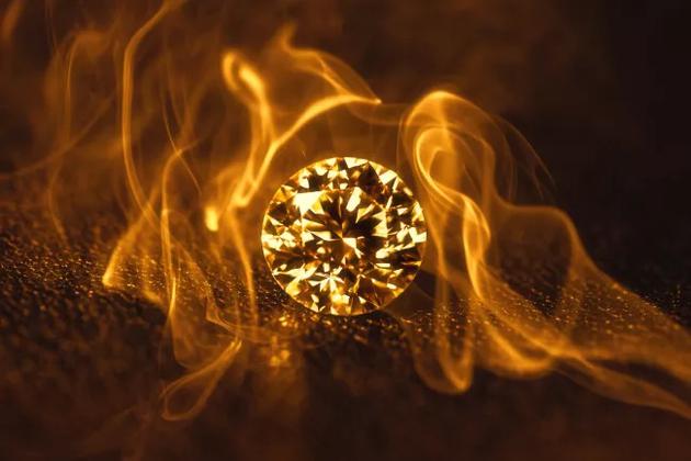 如果钻石能燃烧，那钻石还恒久远吗？