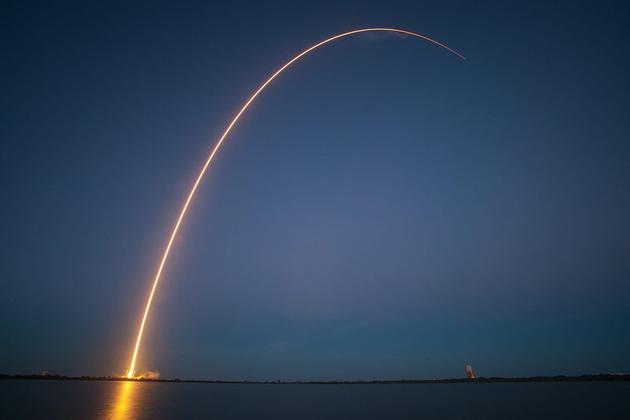 火箭在发射后会斜着进入轨道，然后从那里借助地球的引力前往其他目的地