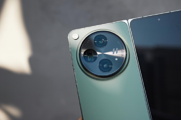 拉高折叠旗舰
标准,Find N3三大体验刷新认知