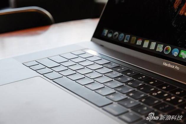 苹果新MacBook Pro采用了蝶式键盘