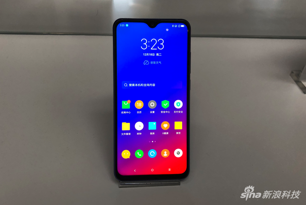 联想Z5s手机正面的微孔水滴屏