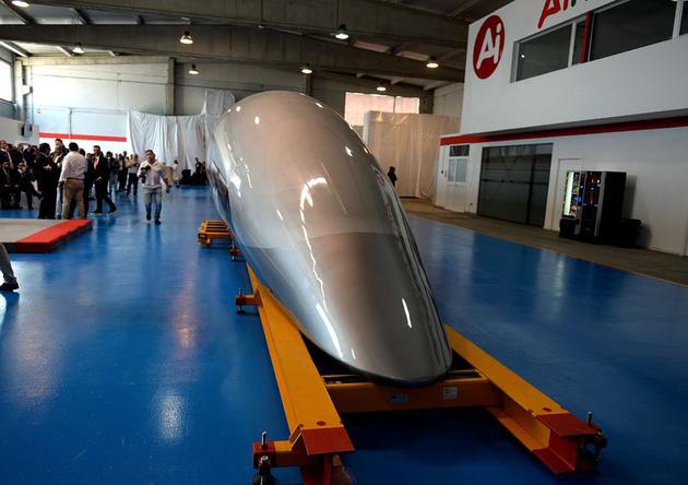 Hyperloop首个乘客舱问世！未来出游或可靠它