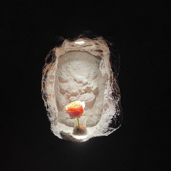 闭店之后的山洞洞口